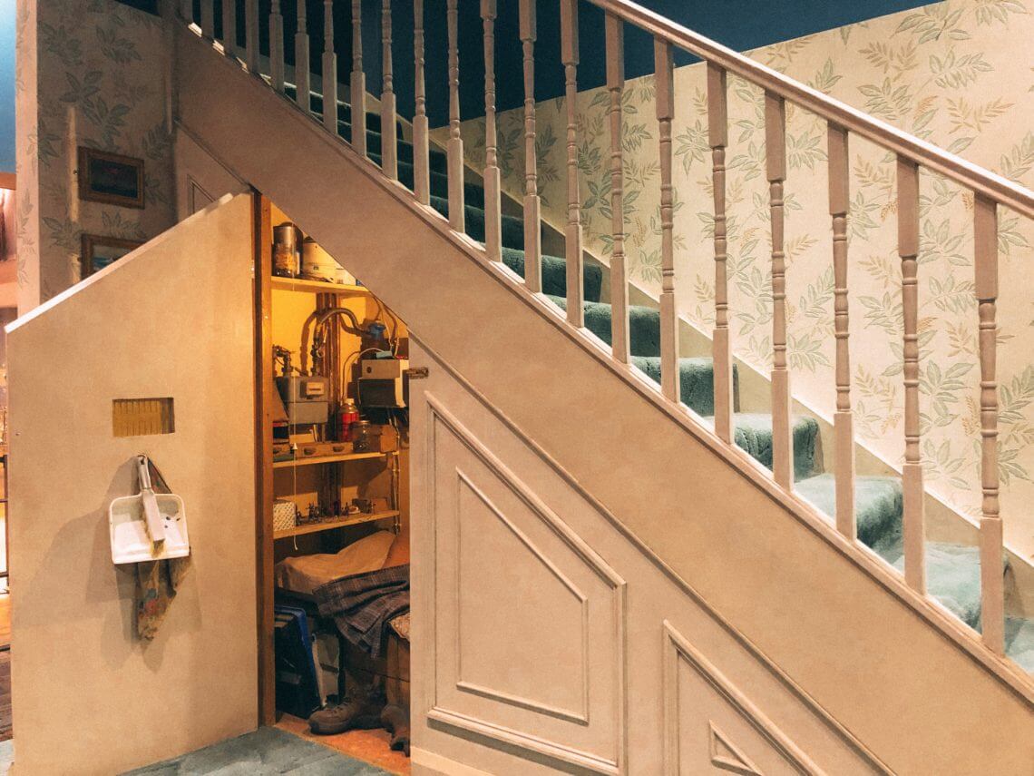 Studia Harryho Pottera přístěnek pod schody