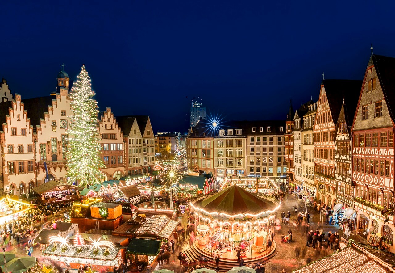 Vánoční trhy historické centrum světýlka Vánoce