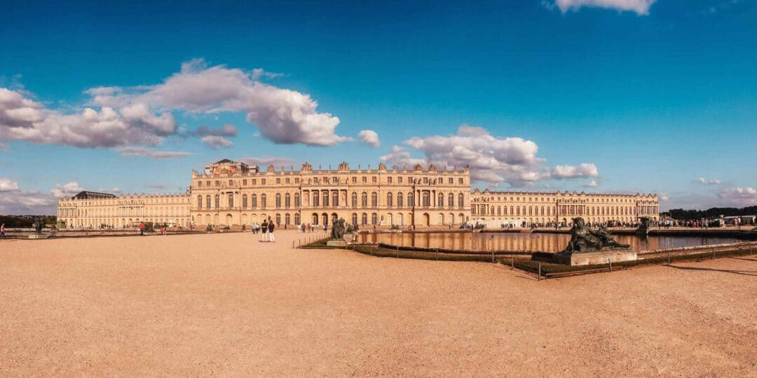 Versailles pohled na zámek ze zahrad