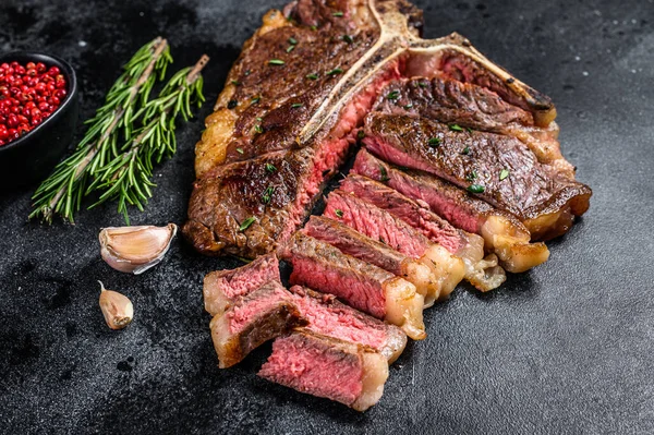 Jídlo v Itálii, steak Florentiana nakrájený na kousky