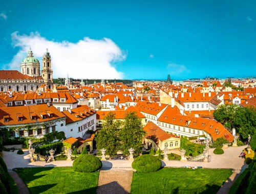 Nejkrásnější zahrady v Praze - pohled na prostranství Vrtbovské zahrady v Praze