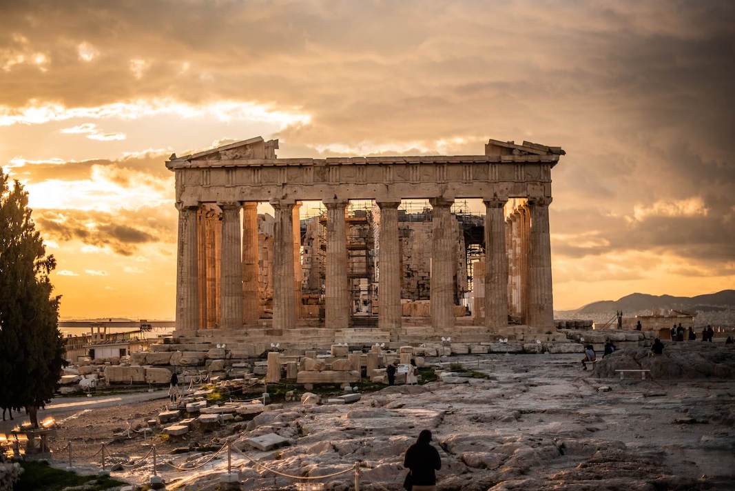 Památky UNESCO v Evropě, Athény, Řecko. Pohled na Akropolis při západu slunce.