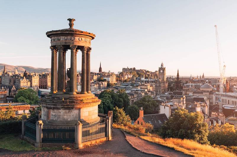 Památky UNESCO v Evropě, Edinburgh, Skotsko. Pohled z Arthur seat na město.