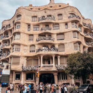 Casa Mila, Barcelona. Co videt v Barceloně. Dílo A. Gaudi