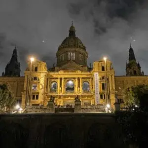 Barcelona, co vidět v Barceloně, Katalánské národní muzeum umění, pohled na budovu muzea v noci