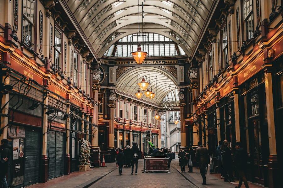 Pohled na nádhernou budovu historické tržnice Leadenhall market - místo, co vidět v Londýně, pokud patříte mezi fanoušky Harryho Pottera