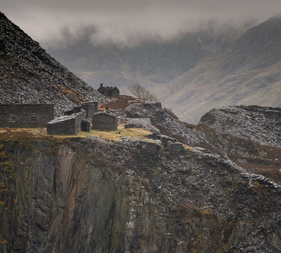 Bývalý břidlicový lom Dinorwig Slate Quarry ve Walesu.