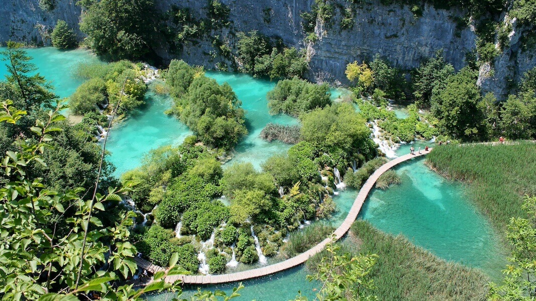Nejhezčí místa v Chorvatsku - Plitvická jezera, panoramatický záběr