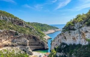 Nejhezčí místa v Chorvatsku - Pláž Stiniva, Modrá Laguna